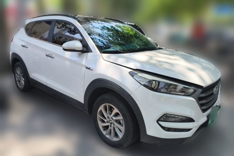 Used Hyundai Tucson 2015 1.6T Dual-Clutch Two-Wheel-Drive Smart Model Front Right 45 Deg