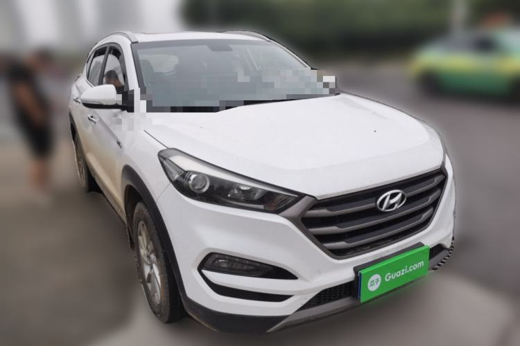 Used Hyundai Tucson 2015 1.6T Dual-Clutch Two-Wheel-Drive Smart Model Front Right 45 Deg
