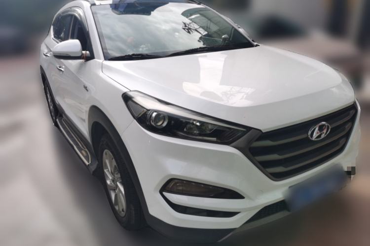 Used Hyundai Tucson 2015 1.6T Dual-Clutch Two-Wheel-Drive Smart Model Front Right 45 Deg