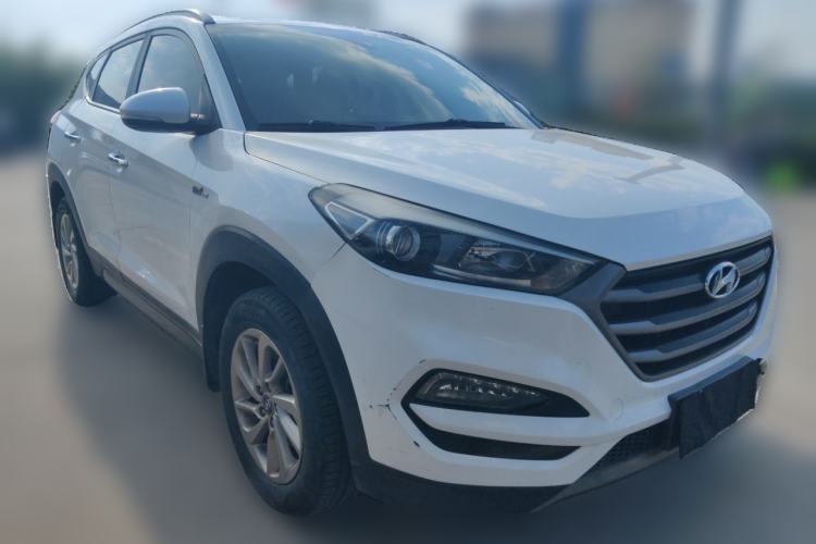 Used Hyundai Tucson 2015 1.6T Dual-Clutch Two-Wheel-Drive Smart Model Front Right 45 Deg