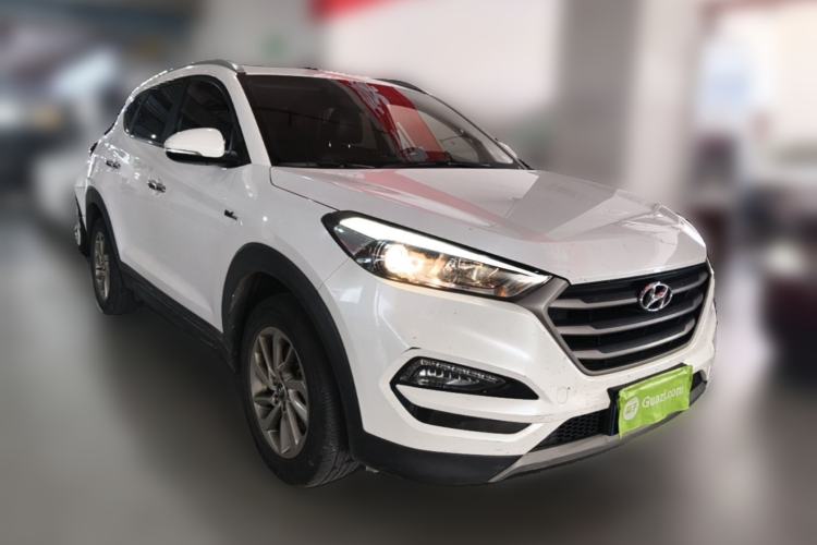 Used Hyundai Tucson 2015 1.6T Dual-Clutch Two-Wheel-Drive Smart Model Front Right 45 Deg