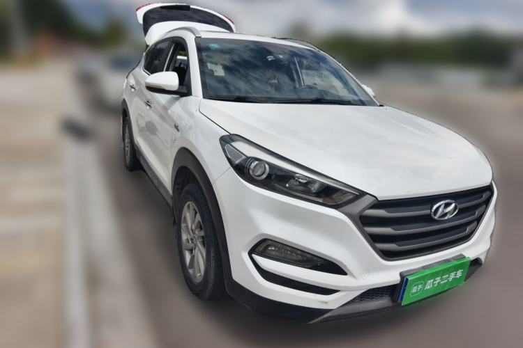 Used Hyundai Tucson 2015 1.6T Dual-Clutch Two-Wheel-Drive Smart Model Front Right 45 Deg