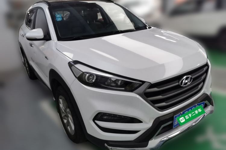 Used Hyundai Tucson 2015 1.6T Dual-Clutch Two-Wheel-Drive Smart Model Front Right 45 Deg