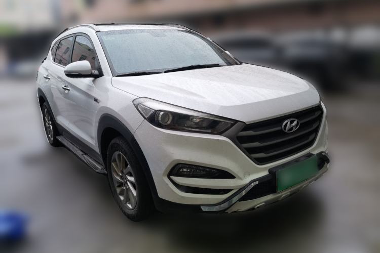 Used Hyundai Tucson 2015 1.6T Dual-Clutch Two-Wheel-Drive Smart Model Front Right 45 Deg