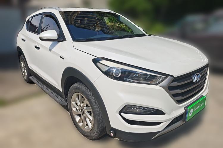Used Hyundai Tucson 2015 1.6T Dual-Clutch Two-Wheel-Drive Smart Model Front Right 45 Deg