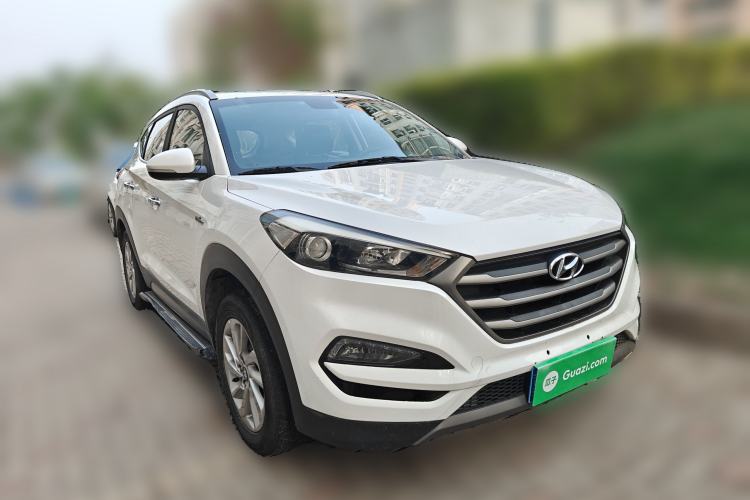 Used Hyundai Tucson 2015 1.6T Dual-Clutch Two-Wheel-Drive Smart Model Front Right 45 Deg