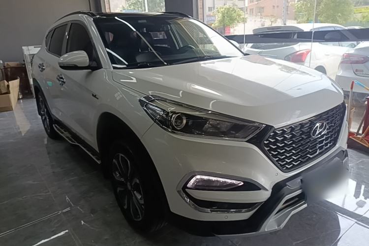 Used Hyundai Tucson 2015 1.6T Dual-Clutch Two-Wheel-Drive Leading Model Front Right 45 Deg
