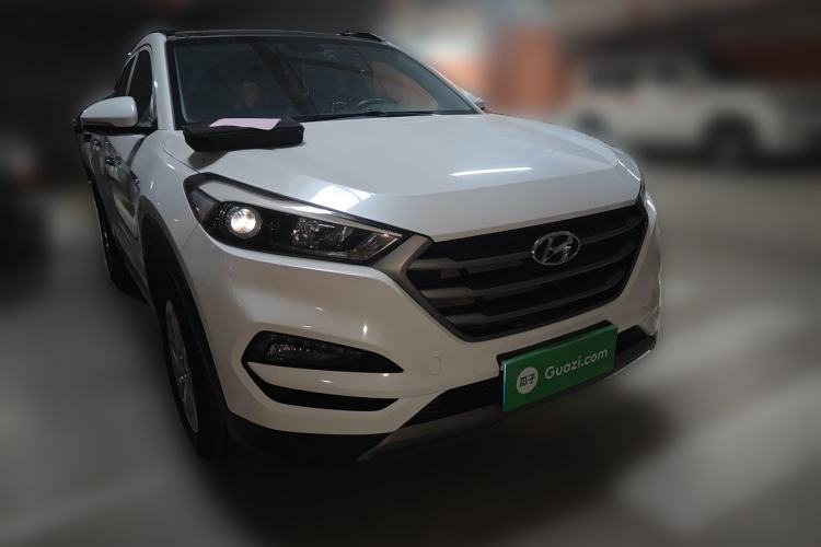 Used Hyundai Tucson 2015 1.6T Dual-Clutch Two-Wheel-Drive Smart Model Front Right 45 Deg