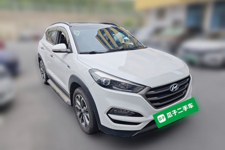 Used Hyundai Tucson 2015 1.6T Dual-Clutch Two-Wheel-Drive Leading Model Front Right 45 Deg