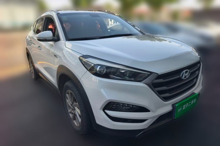 Used Hyundai Tucson 2015 1.6T Dual-Clutch Two-Wheel-Drive Smart Model Front Right 45 Deg