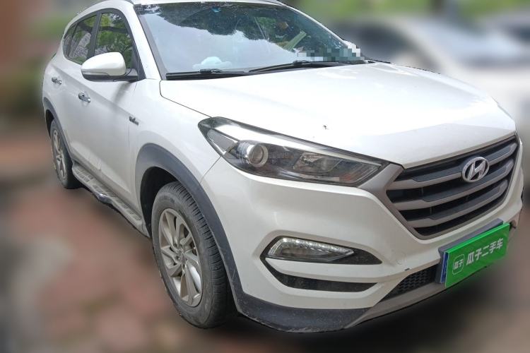 Used Hyundai Tucson 2015 1.6T Dual-Clutch Two-Wheel-Drive Smart Model Front Right 45 Deg
