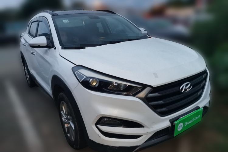 Used Hyundai Tucson 2015 2.0L Automatic Two-Wheel Drive Smart Version Front Right 45 Deg