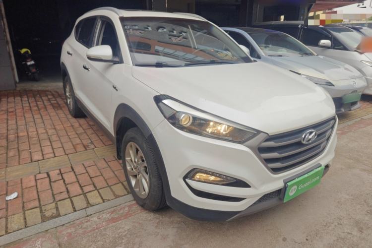 Used Hyundai Tucson 2015 1.6T Dual-Clutch Two-Wheel-Drive Smart Model Front Right 45 Deg
