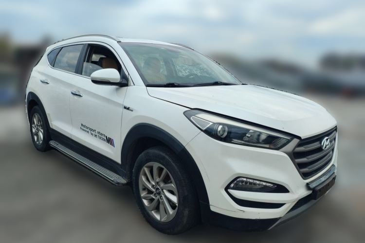 Used Hyundai Tucson 2015 1.6T Dual-Clutch Two-Wheel-Drive Smart Model Front Right 45 Deg
