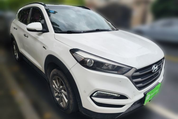Used Hyundai Tucson 2015 1.6T Dual-Clutch Two-Wheel-Drive Smart Model Front Right 45 Deg