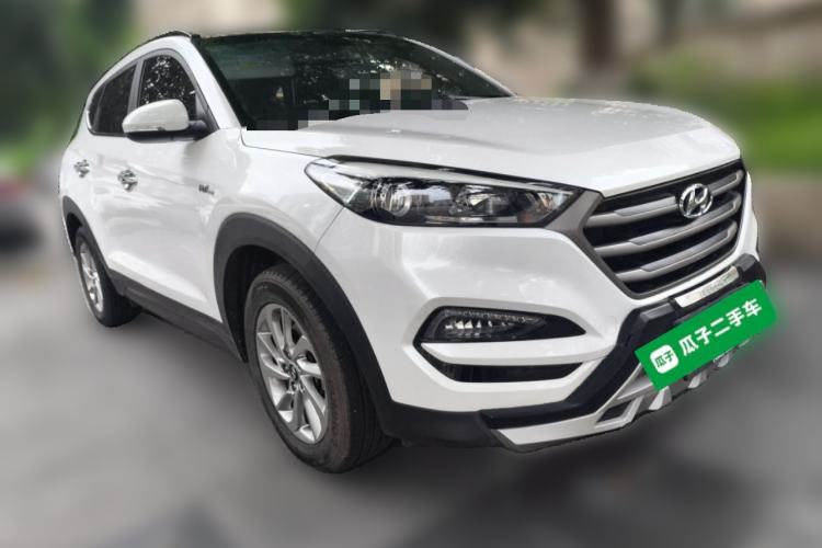 Used Hyundai Tucson 2015 1.6T Dual-Clutch Two-Wheel-Drive Smart Model Front Right 45 Deg