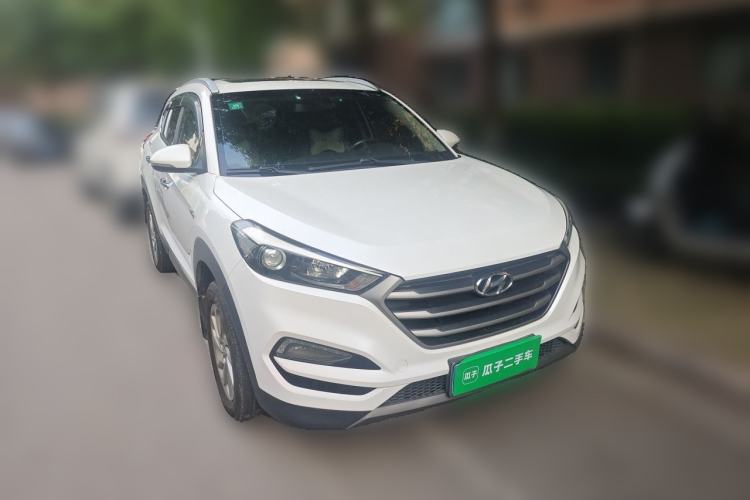 Used Hyundai Tucson 2015 1.6T Dual-Clutch Two-Wheel-Drive Smart Model Front Right 45 Deg