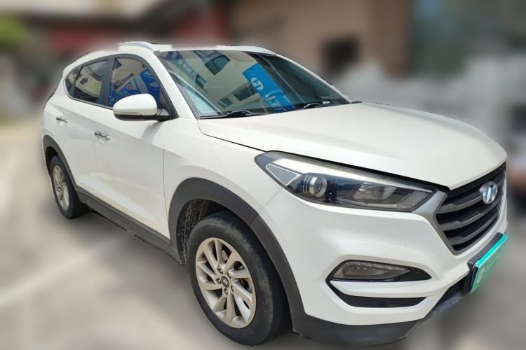 Used Hyundai Tucson 2015 1.6T Dual-Clutch Two-Wheel-Drive Smart Model Front Right 45 Deg