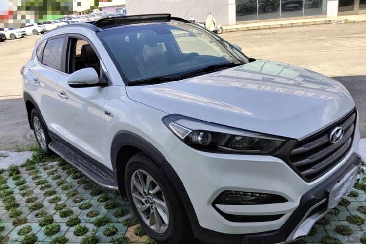 Used Hyundai Tucson 2015 1.6T Dual-Clutch Two-Wheel-Drive Smart Model Front Right 45 Deg