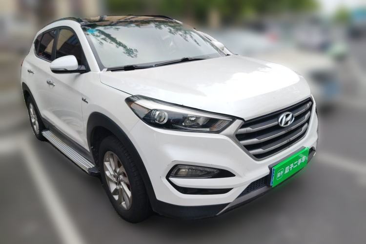 Used Hyundai Tucson 2015 1.6T Dual-Clutch Two-Wheel-Drive Smart Model Front Right 45 Deg