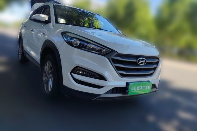 Used Hyundai Tucson 2015 1.6T Dual-Clutch Two-Wheel-Drive Smart Model Front Right 45 Deg