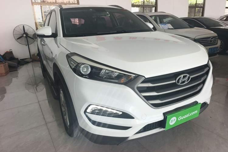 Used Hyundai Tucson 2015 1.6T Dual-Clutch Two-Wheel-Drive Smart Model Front Right 45 Deg