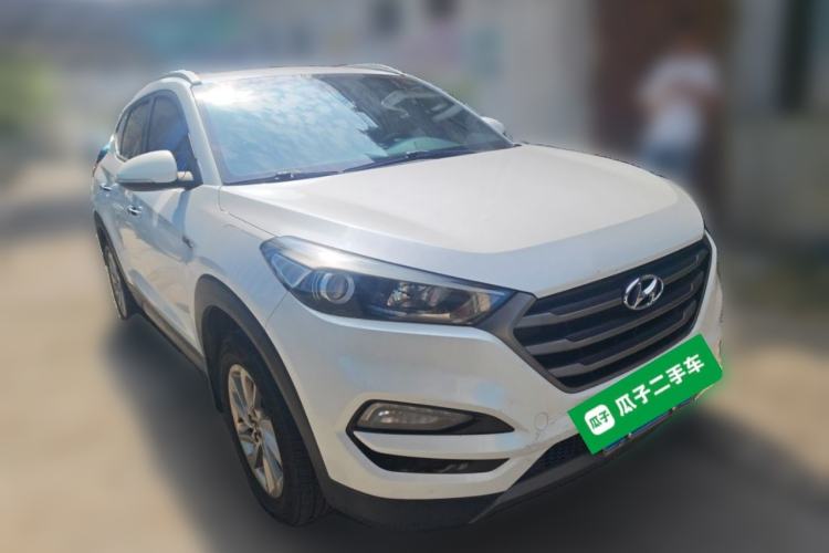 Used Hyundai Tucson 2015 1.6T Dual-Clutch Two-Wheel-Drive Smart Model Front Right 45 Deg