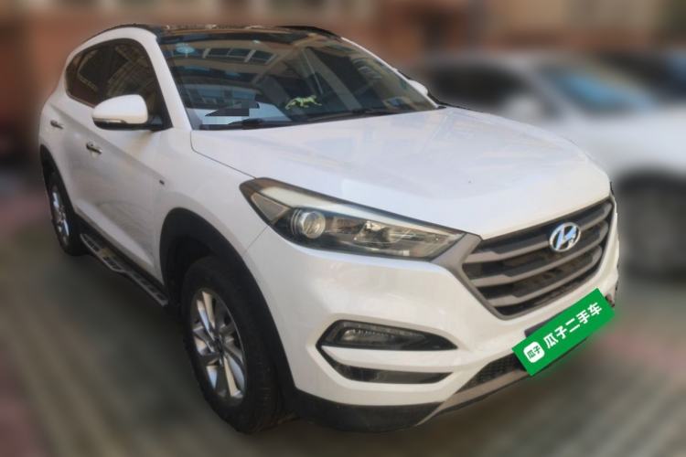 Used Hyundai Tucson 2015 1.6T Dual-Clutch Two-Wheel-Drive Leading Model Front Right 45 Deg