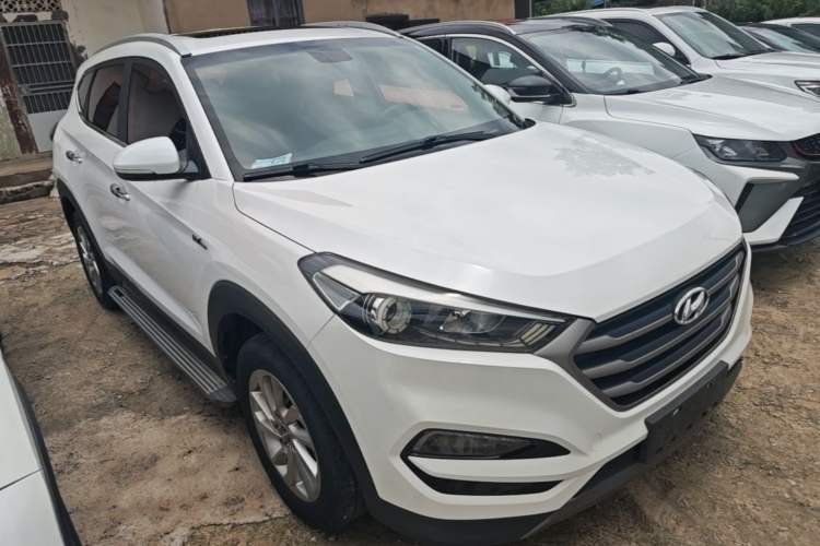Used Hyundai Tucson 2015 1.6T Dual-Clutch Two-Wheel-Drive Smart Model Front Right 45 Deg