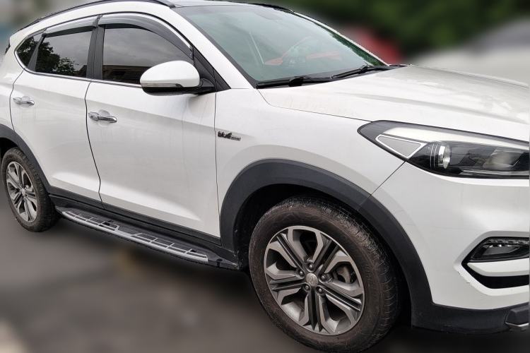 Used Hyundai Tucson 2015 1.6T Dual-Clutch Two-Wheel-Drive Leading Model Front Right 45 Deg