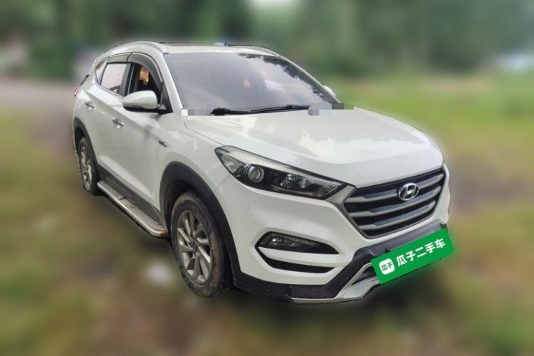 Used Hyundai Tucson 2015 1.6T Dual-Clutch Two-Wheel-Drive Smart Model Front Right 45 Deg