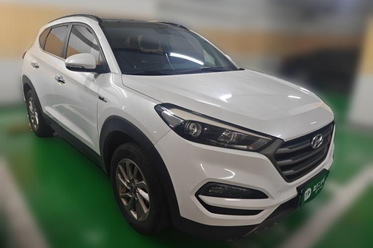 Used Hyundai Tucson 2015 1.6T Dual-Clutch Two-Wheel-Drive Smart Model Front Right 45 Deg