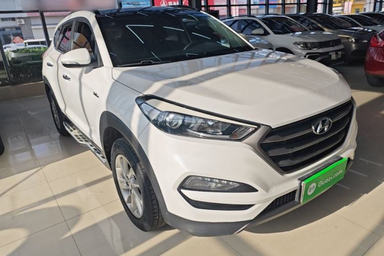 Used Hyundai Tucson 2015 1.6T Dual-Clutch Two-Wheel-Drive Smart Model Front Right 45 Deg