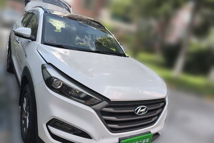 Used Hyundai Tucson 2015 1.6T Dual-Clutch Two-Wheel-Drive Smart Model Front Right 45 Deg
