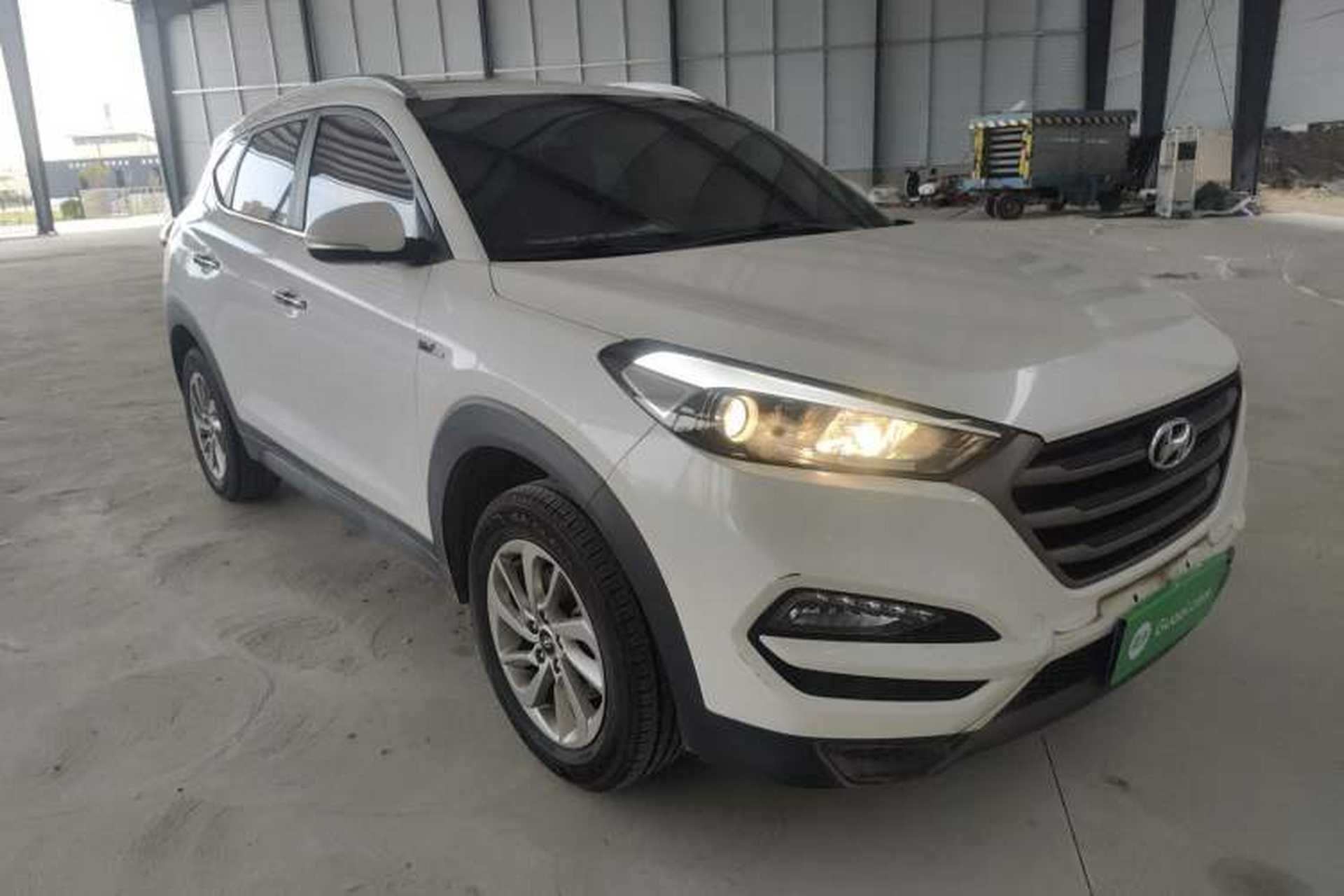 Used Hyundai Tucson 2015 1.6T Dual-Clutch Two-Wheel-Drive Smart Model Front Right 45 Deg