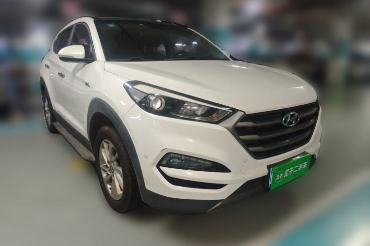 Used Hyundai Tucson 2015 1.6T Dual-Clutch Two-Wheel-Drive Smart Model Front Right 45 Deg