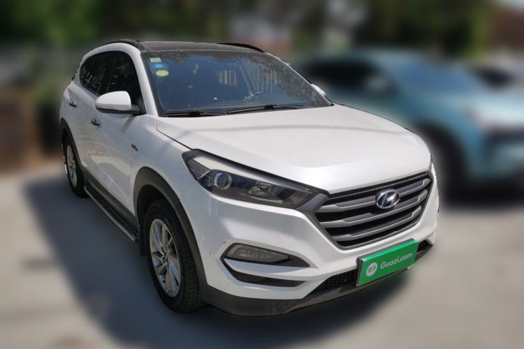 Used Hyundai Tucson 2015 1.6T Dual-Clutch Two-Wheel-Drive Smart Model Front Right 45 Deg