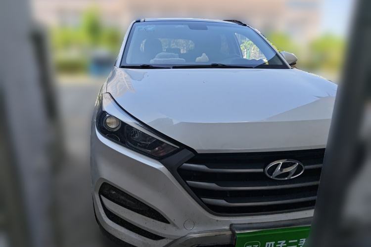 Used Hyundai Tucson 2015 1.6T Dual-Clutch Two-Wheel-Drive Smart Model Front Right 45 Deg
