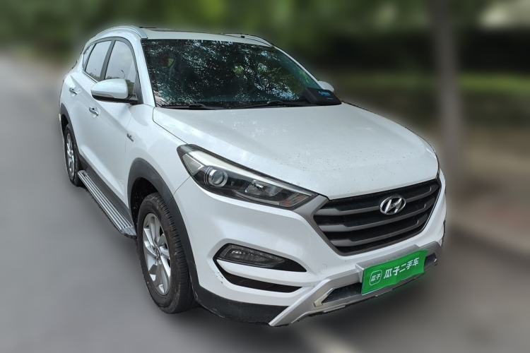 Used Hyundai Tucson 2015 1.6T Dual-Clutch Two-Wheel-Drive Smart Model Front Right 45 Deg