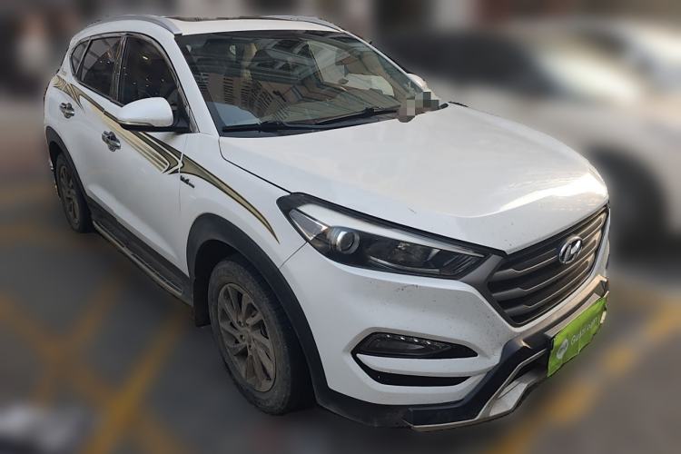 Used Hyundai Tucson 2015 1.6T Dual-Clutch Two-Wheel-Drive Smart Model Front Right 45 Deg