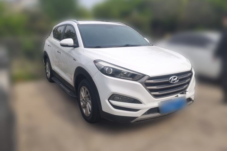 Used Hyundai Tucson 2015 1.6T Dual-Clutch Two-Wheel-Drive Smart Model Front Right 45 Deg