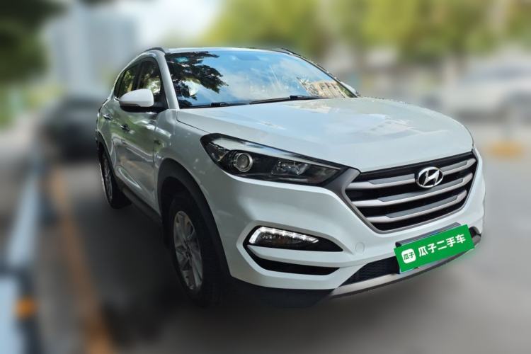 Used Hyundai Tucson 2015 1.6T Dual-Clutch Two-Wheel-Drive Smart Model Front Right 45 Deg