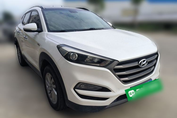 Used Hyundai Tucson 2015 1.6T Dual-Clutch Two-Wheel-Drive Smart Model Front Right 45 Deg