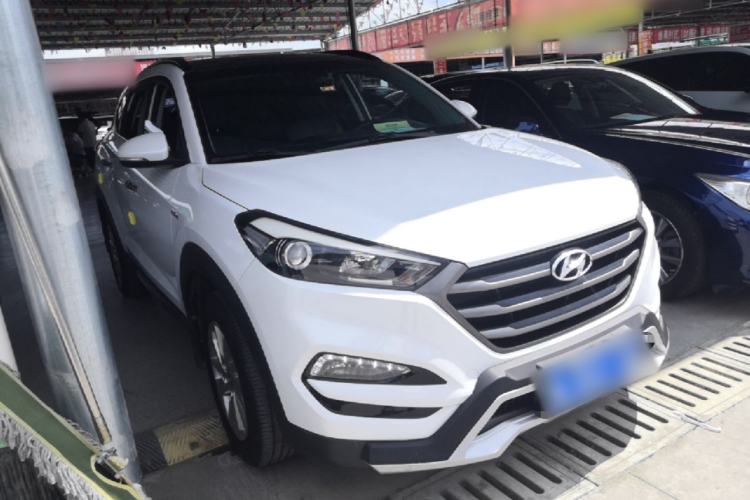 Used Hyundai Tucson 2015 1.6T Dual-Clutch Two-Wheel-Drive Smart Model Front Right 45 Deg