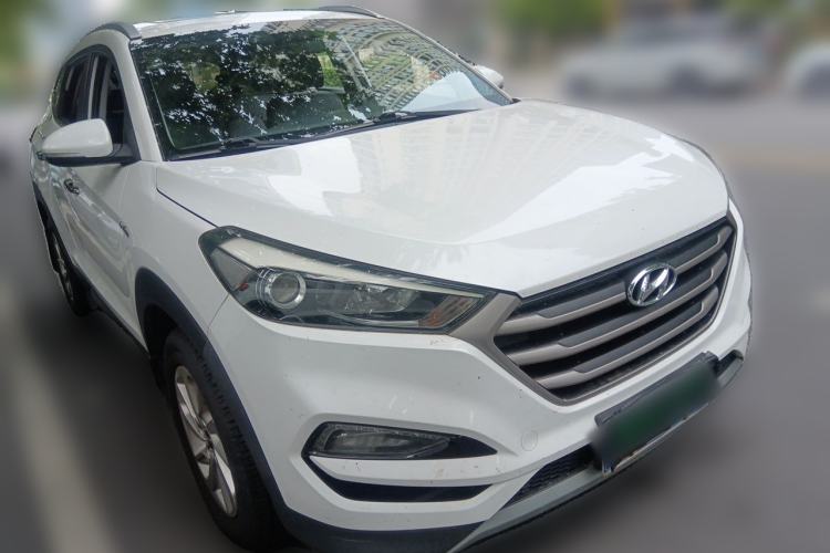 Used Hyundai Tucson 2015 1.6T Dual-Clutch Two-Wheel-Drive Smart Model Front Right 45 Deg
