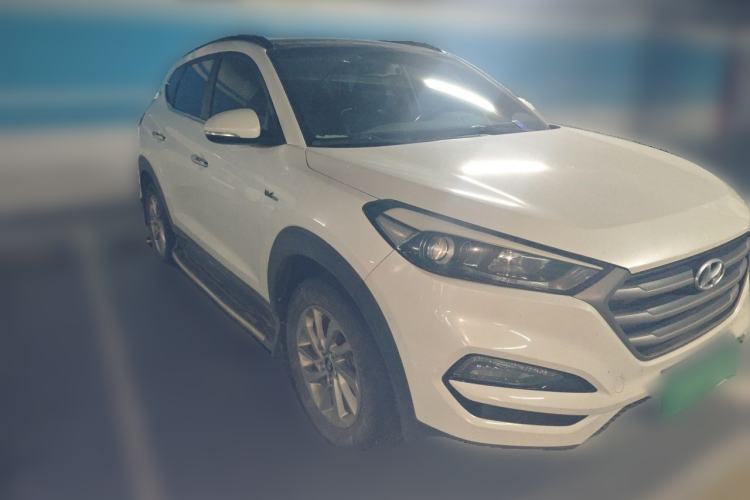 Used Hyundai Tucson 2015 1.6T Dual-Clutch Two-Wheel-Drive Smart Model Front Right 45 Deg