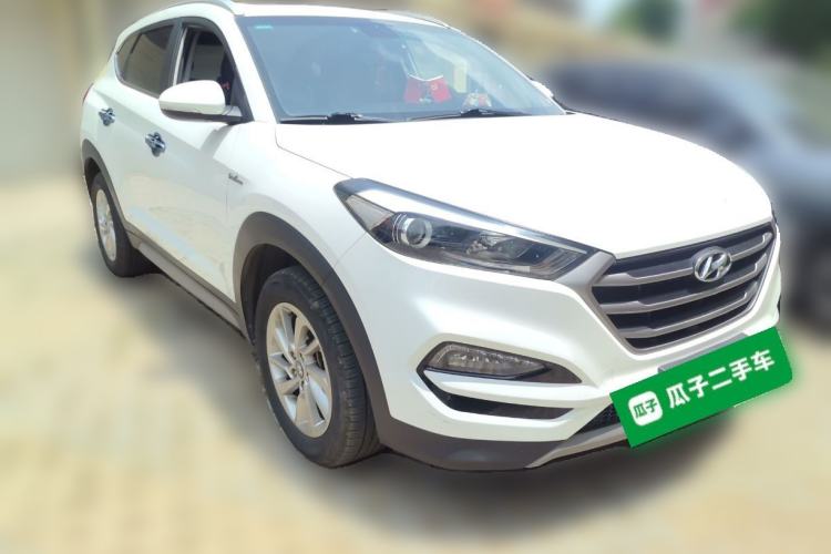 Used Hyundai Tucson 2015 1.6T Dual-Clutch Two-Wheel-Drive Smart Model Front Right 45 Deg