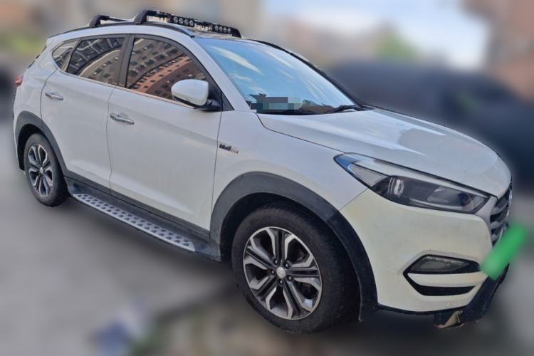 Used Hyundai Tucson 2015 1.6T Dual-Clutch Two-Wheel-Drive Leading Model Front Right 45 Deg