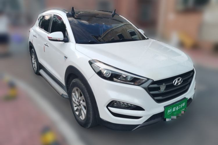 Used Hyundai Tucson 2015 1.6T Dual-Clutch Two-Wheel-Drive Smart Model Front Right 45 Deg