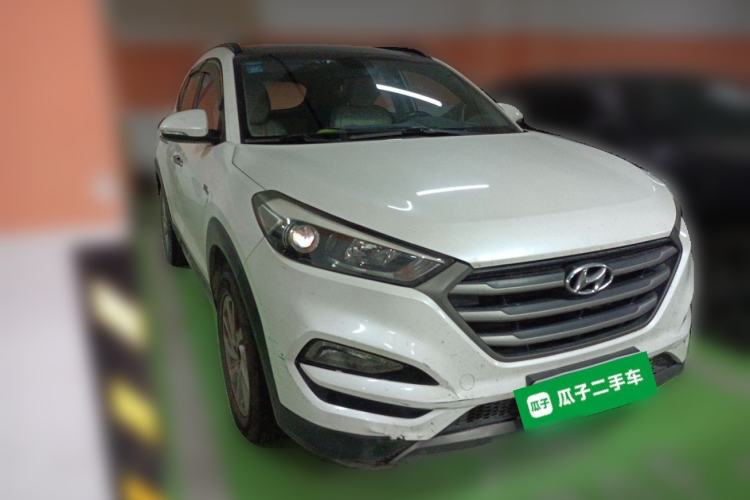 Used Hyundai Tucson 2015 1.6T Dual-Clutch Two-Wheel-Drive Smart Model Front Right 45 Deg